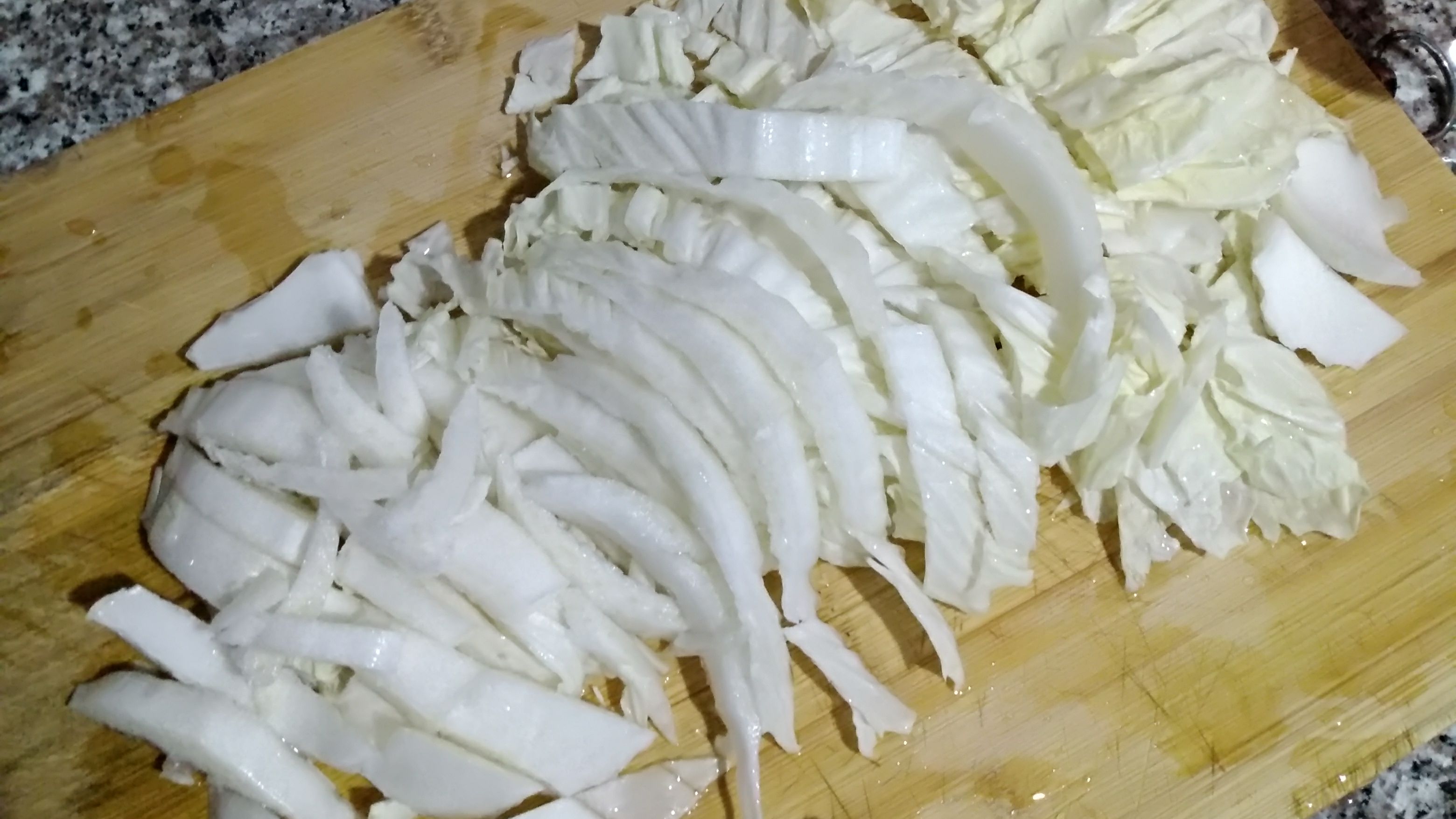 天天的美食:面汤,白菜,鸡蛋混搭!