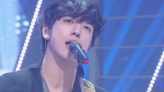 [图]「CNBLUE」郑容和《Can‘T Stop》现场版,超好听,笑起来好暖!