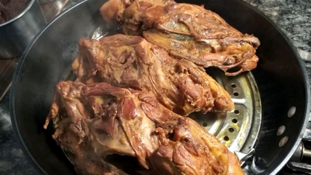 特色熏鸡架教程,做法和配方都教给你,学会当下酒菜真不错