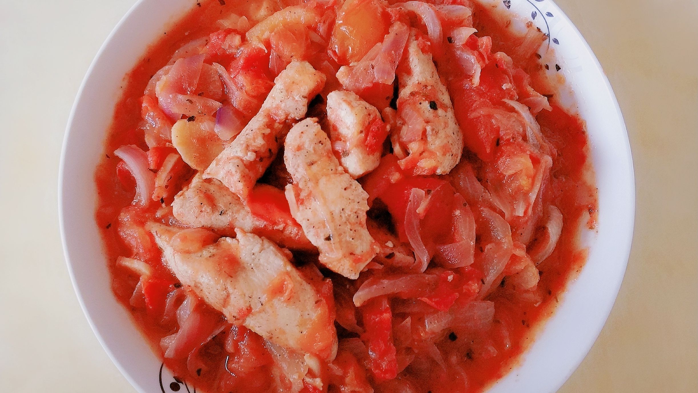 多吃也没有长肉负担~健康低脂|番茄罗勒炖鸡胸肉