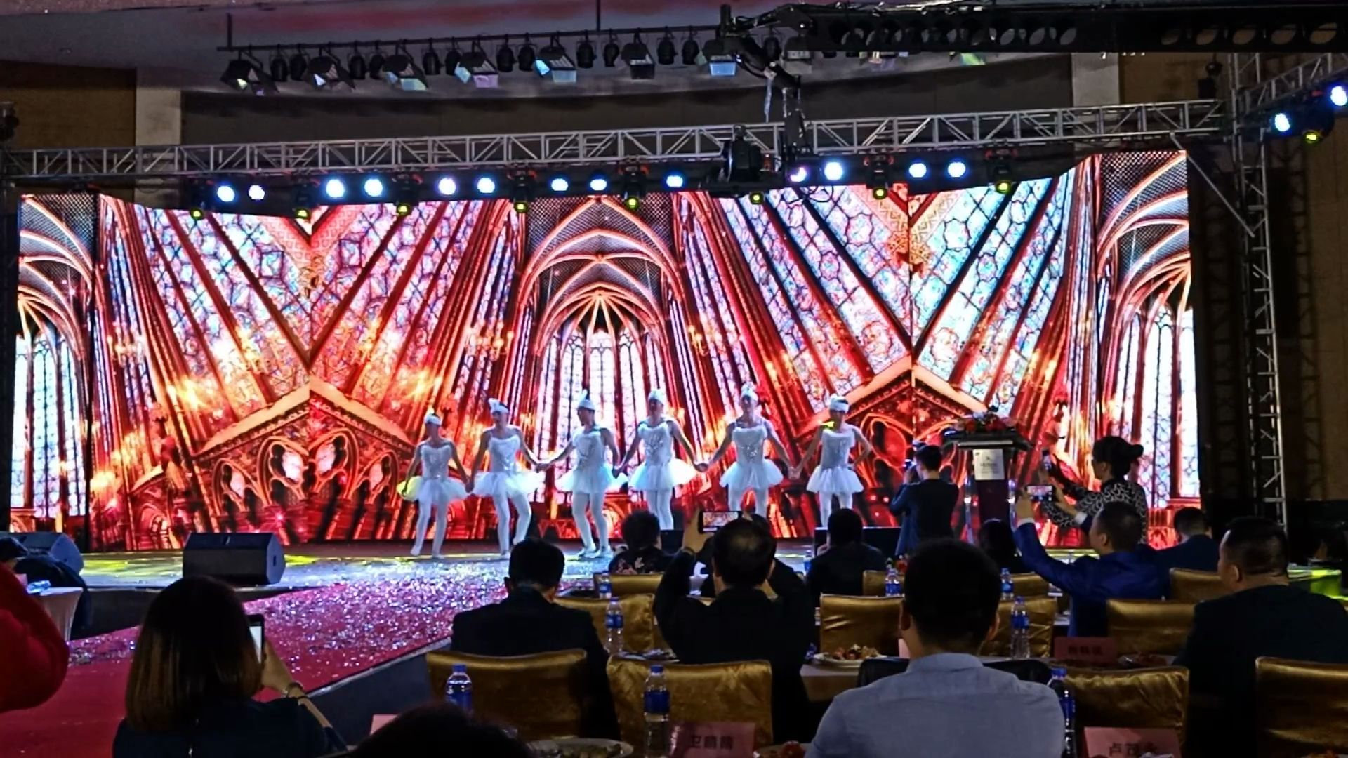 爆笑《六只小天鹅》,这个是男人们跳的哦